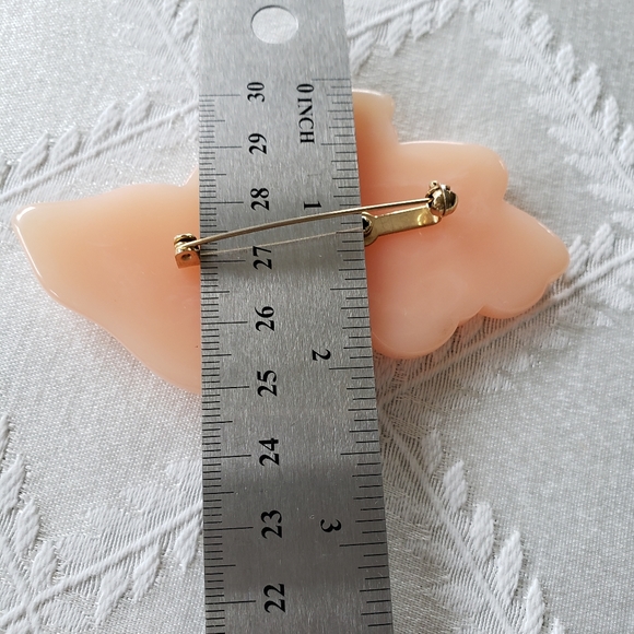 Vintage brooch.  Some form of plastic.  Engraved flower. - Picture 2 of 6